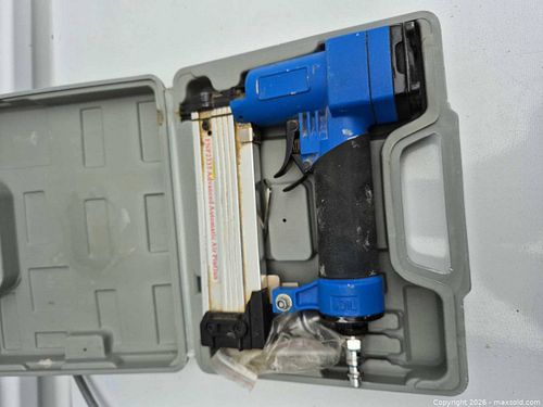 Unbranded Pneumatic Nail Tool / Air Nailer (1 of 5)