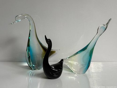 Lot of 3 Vintage Chalet Canada Art Glass Swans (1 of 12)