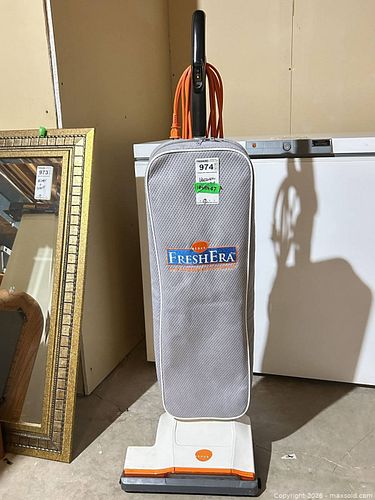 Aerus U162C Upright Vacuum (Corded Electric) B (1 of 6)