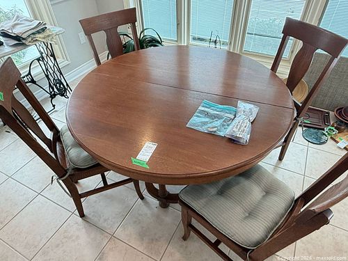 Expandable Round Dining Table with 4 Chairs D (1 of 17)