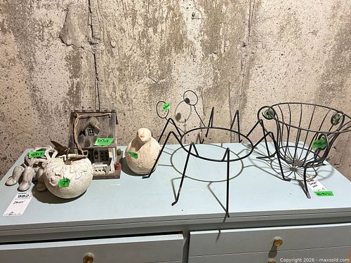 Small Outdoor Decorative Planter & Accent Set B (1 of 10)