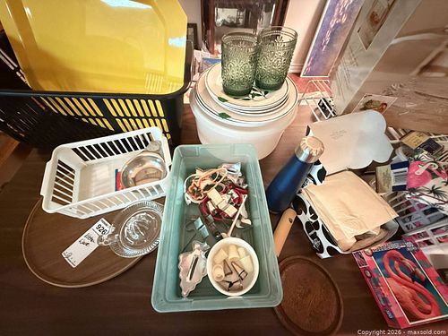 Tumblers, Dinner Plates, Water Bottle & Tools, Flamingo Themed Decor B (1 of 12)