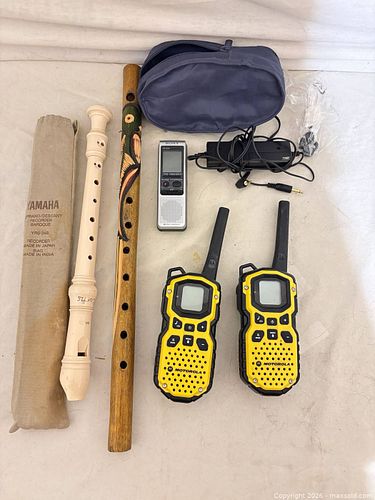 Lot: Yamaha Soprano Recorder, Wooden Flute, Sony Recorder, Walkies (1 of 5)