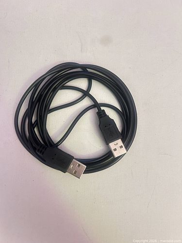 Black USB-A to USB-A Cable, 6 ft (2 m) (1 of 3)