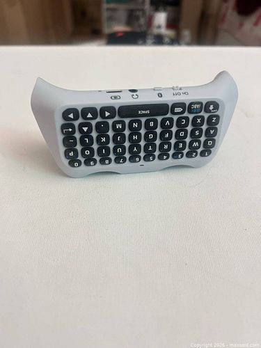Mini Wireless Handheld QWERTY Keyboard Remote-Style (1 of 3)