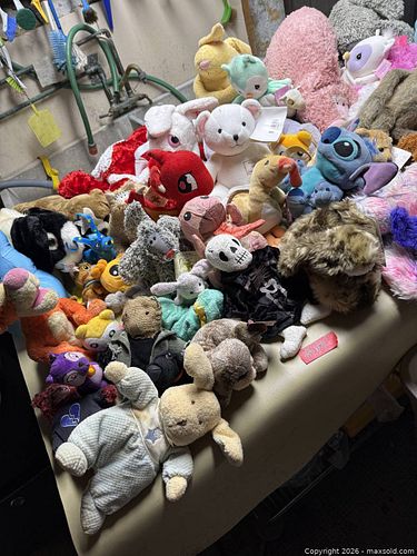 BIG LOT OF PLUSH TOYS.  (1 of 11)