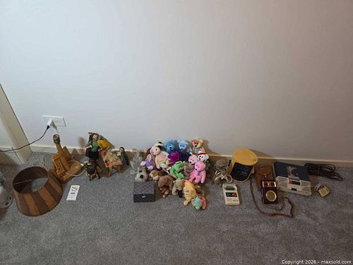 Beenie Babies, Artisan Dolls, Wood Carved Lamp, Alarm Clock Radio, Radio & Tape Recorder (1 of 20)