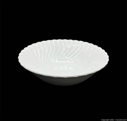 Johnson Brothers Bros Regency Snow White Swirl Vegetable Round Serving Bowl 8.5” (1 of 3)