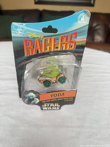NEW DISNEY RACERS YODA RACE CAR STAR WARS FROM DISNEY PARKS  (1 of 3)