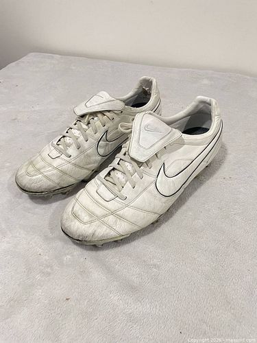 Nike Tiempo soccer shoes (1 of 2)
