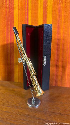 Miniature Soprano Saxophone Model in Case (1 of 16)