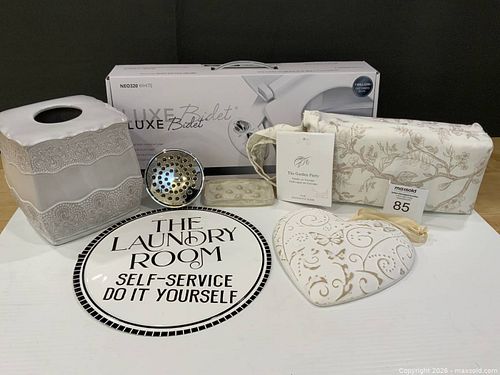 Bathroom Decor  (1 of 15)