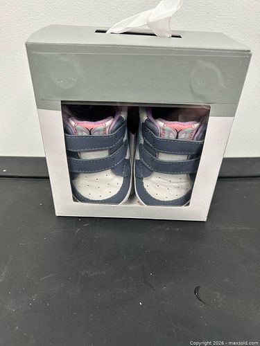 robeez baby first kicks from 9-12 months  (1 of 4)