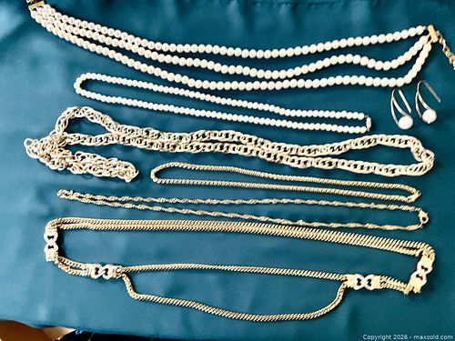 Costume jewelry 1 (1 of 4)