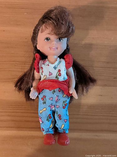 Barbie Mattel Mini Outfit and Shoes (1 of 2)