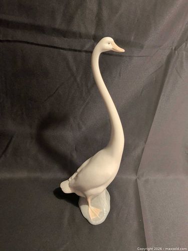 Lot #24 (1 of 9)