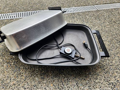 Electric Frying Pan / Gridle with Lid (1 of 4)