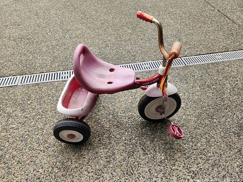 Red Radio Flyer Tricycle (1 of 4)