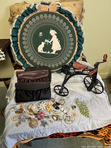Vintage Silhouette Plaque, Tricycle and Decorative Accessories (1 of 5)