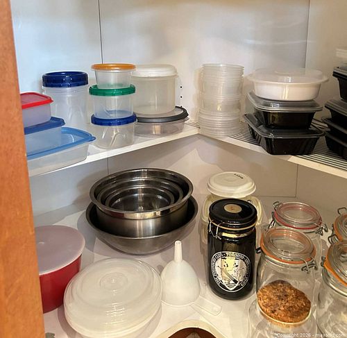 Food Storage Containers and Mixing Bowls (1 of 13)