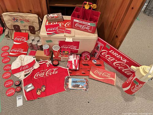 Vintage Coca-Cola Collector Items (1 of 17)