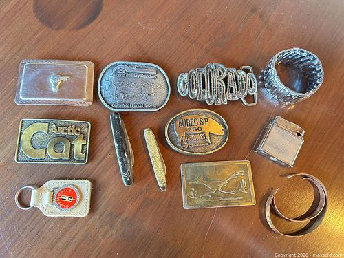 Mixed Lot: Buckles, Cutting utensil, Lighter & Key Fob Collectibles (1 of 8)