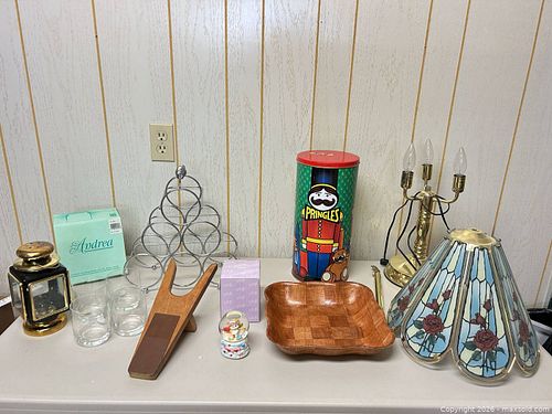 Vintage collectible lot — lamps, glassware, tin & decorative items (1 of 11)