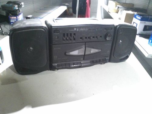 Lenoxx sound dual cassette deck boom box (1 of 4)