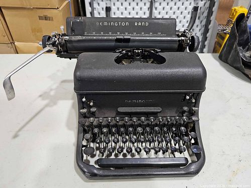 Remington Rand Manual Typewriter, Black Metal (1 of 8)