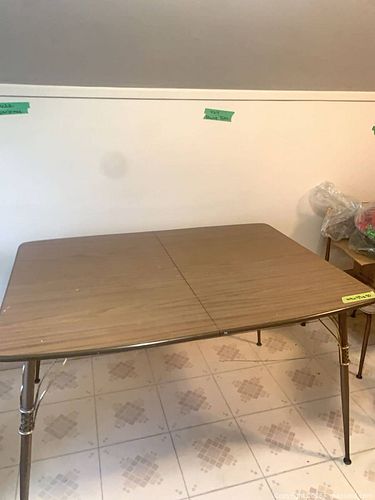 Dining table (1 of 5)