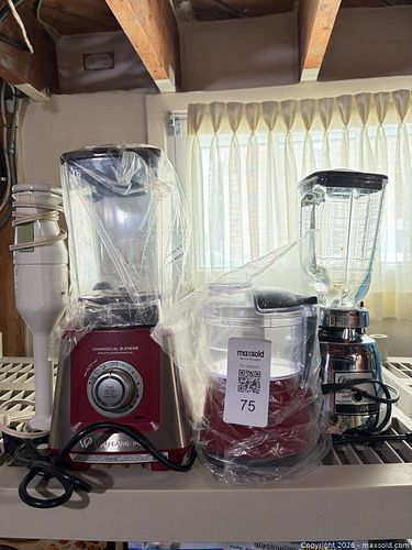Hand held Braun mixer, 2 blenders, kitchen aid food chopper,  (1 of 7)