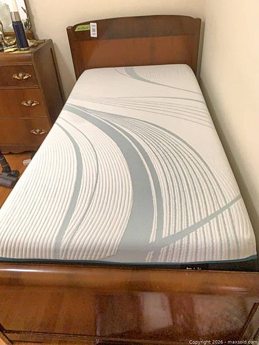 Wood veneer Bed  (1 of 5)