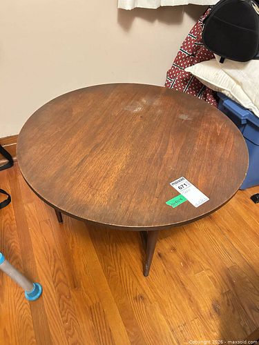 Side Table C (1 of 7)