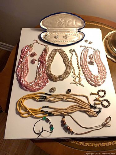 Vintage jewelry (1 of 4)
