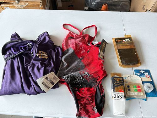 Swimming accessories and a sweater (1 of 8)