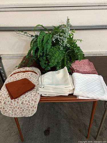 Table linen, faux fern  (1 of 5)