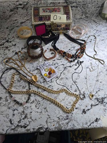 Assorted Jewelry LOT"O7" (1 of 5)