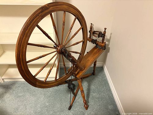 Antique Spinning Wheel (1 of 4)