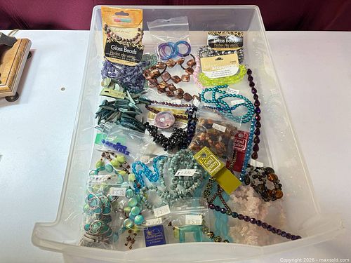 Assorted beads and supplies lot 624 (1 of 5)