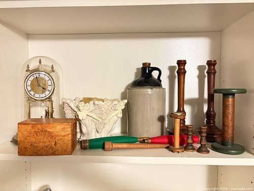 Assorted decorations, and spinning tools lot 660 (1 of 4)