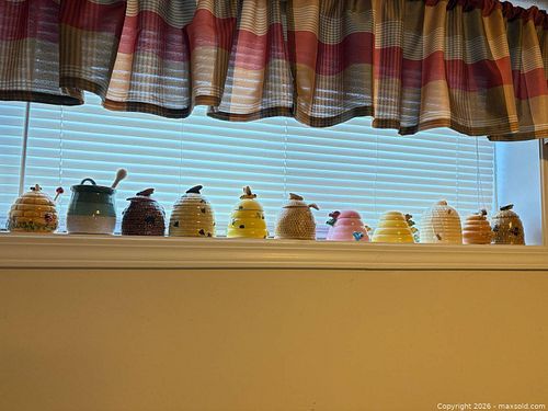 Honey Pot collection lot 670 (1 of 5)