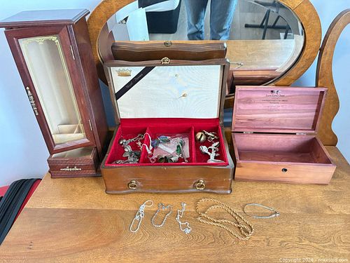 Jewelry and jewelry boxes lot 201 (1 of 5)