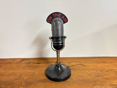 Microphone shaped radio (1 of 3)