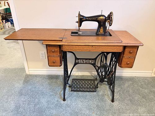 Singer Treadle Sewing Machine  (1 of 8)