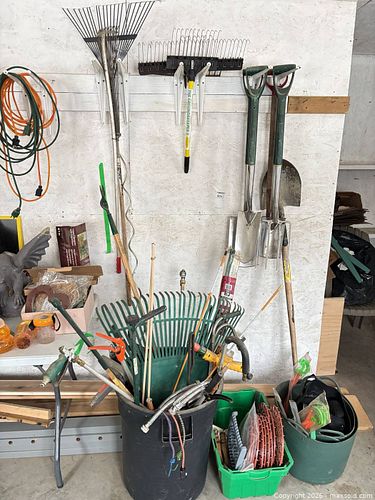 Garden Tools: Rakes, Shovels, Forks, Hose & Hand Tools (1 of 20)