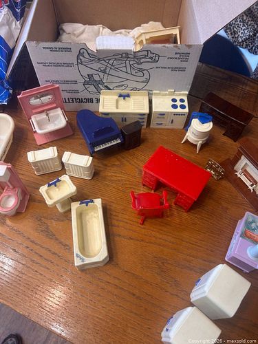 Dollhouse Furniture (1 of 7)