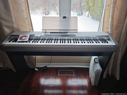Casio PX-555R Digital Piano / Portable Keyboard with Pedal (1 of 15)