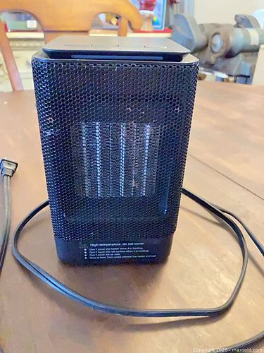 Black Portable Corded Electric Space Heater with Oscillation (1 of 2)