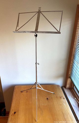 Wittner 961 Series Folding Music Stand (1 of 3)
