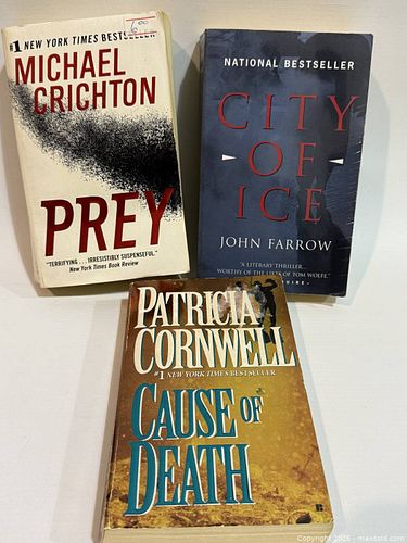 Book Lots - Michael Crichton, Patricia Cornwell, & John Farrow Thriller  (1 of 5)